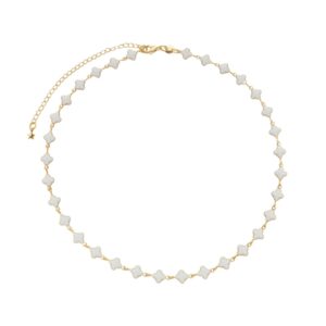 Colar Dourado com Trevos Brancos